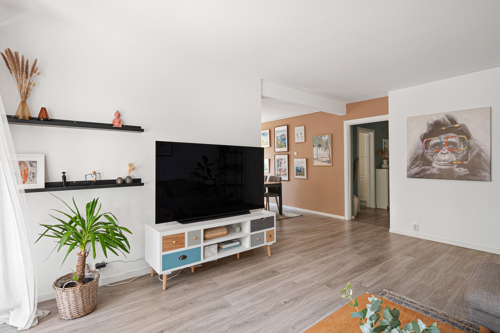 Gulvflater er belagt med slitesterk laminat. Galleribilde