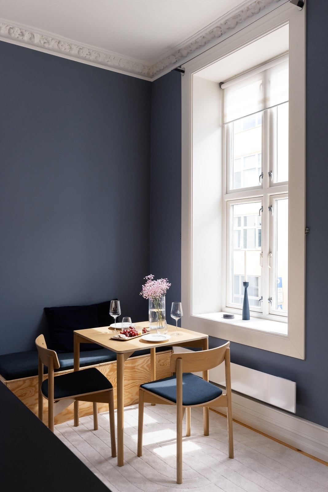 Godt med plass til en mindre frokostgruppe for å nyte morgenkaffen. Galleribilde