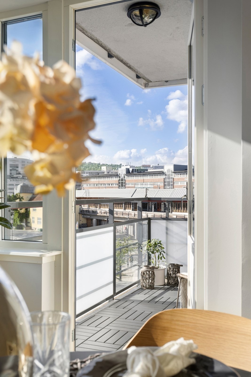 Fra stuen er det utgang til en herlig balkong Galleribilde