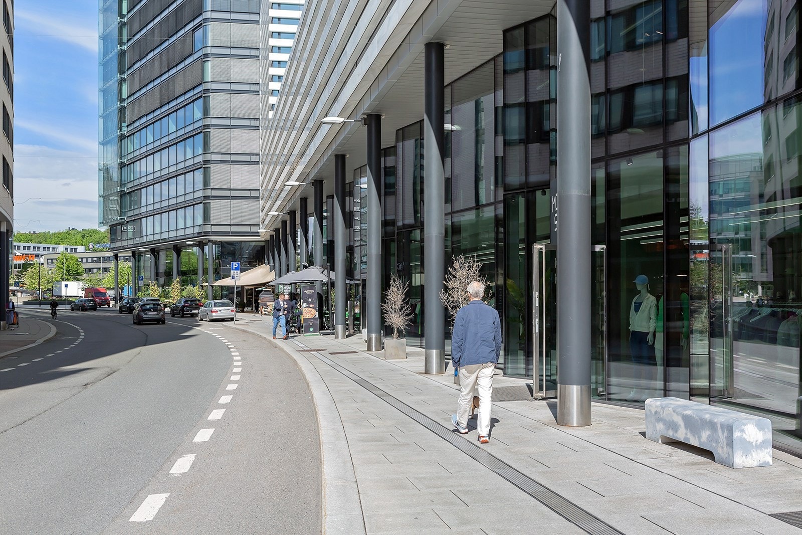 Området byr på flere servicefasiliteter i umiddelbar nærhet, her er det mye utvalg av alt! Galleribilde