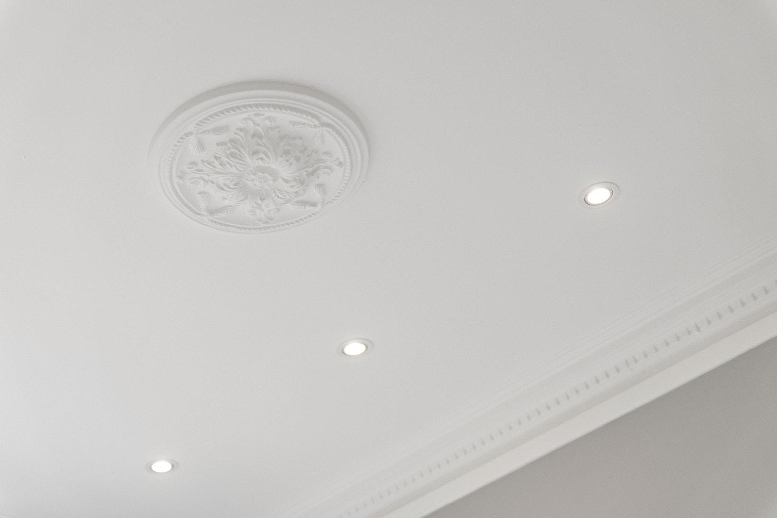 Lekre detaljer i himling. Galleribilde