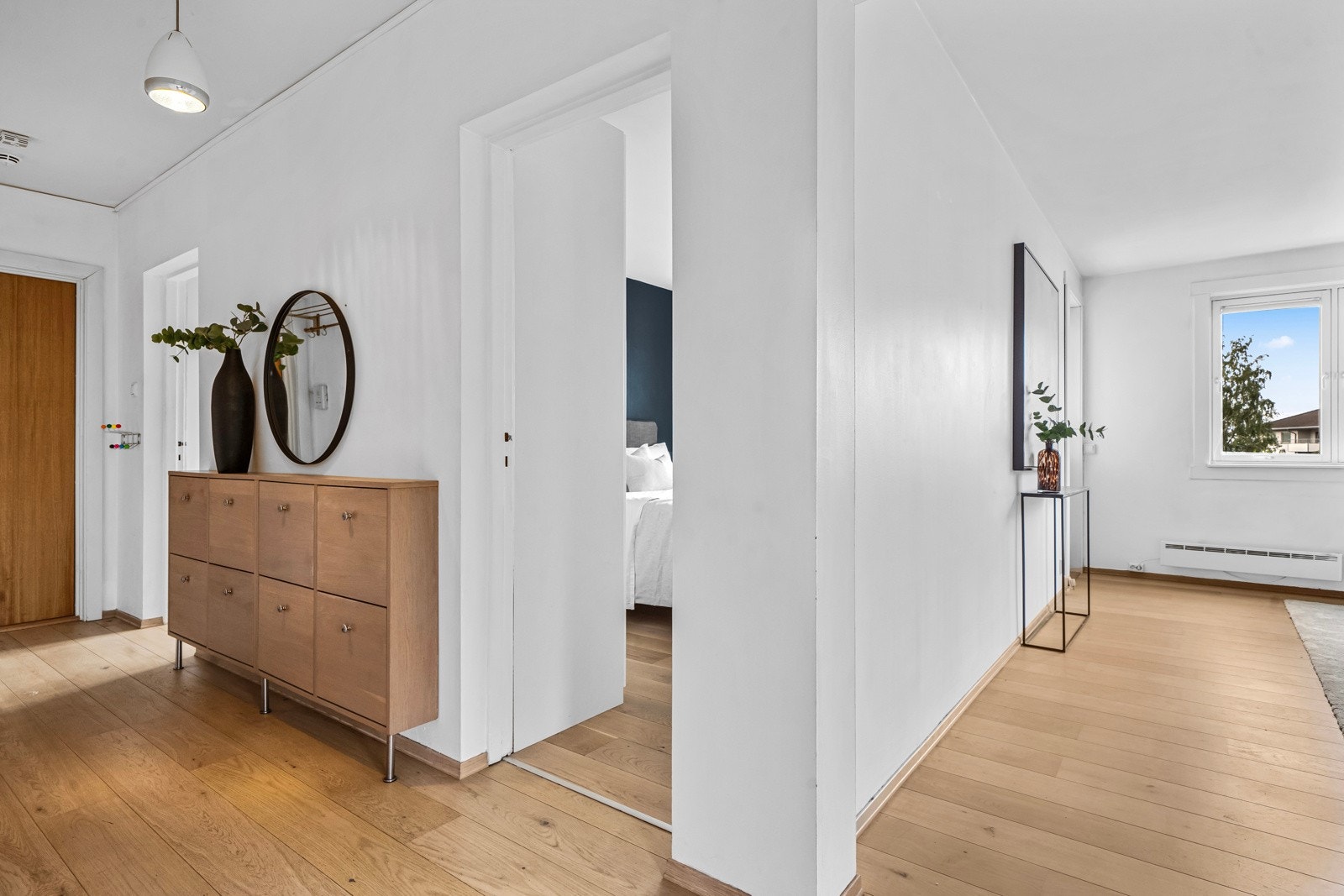 Et lyst og innbydende hjem med naturlig adskilte soner. Galleribilde