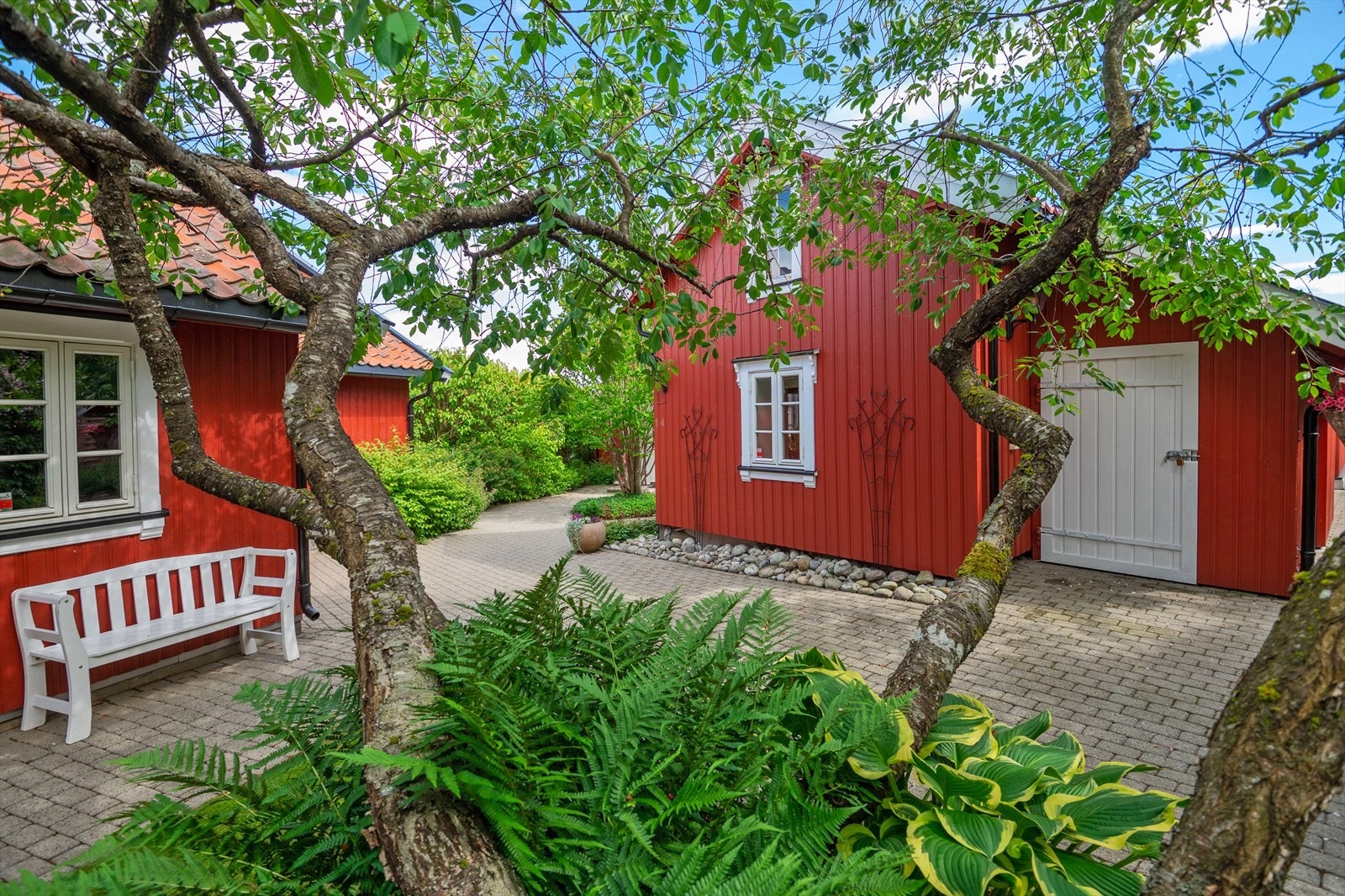 Spasering rundt på eiendommen er en fornøyelse! Galleribilde