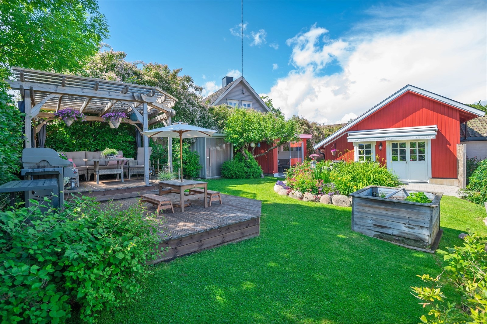 Pergolaen og terrassen er på tilsammen ca. 30 kvm. Galleribilde