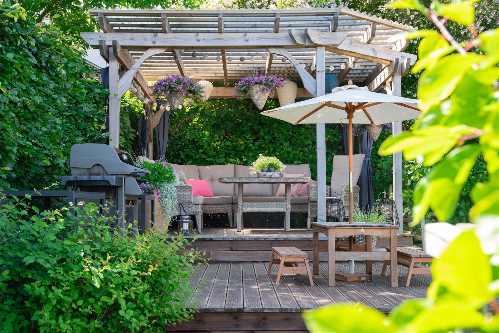 Eiendommen har terrasse på til sammen 75 kvm. Galleribilde