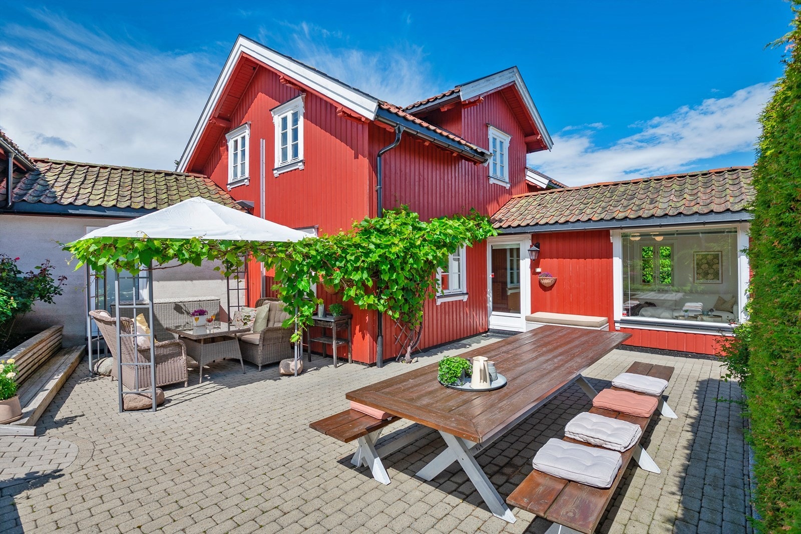 Her kan lange sommerdager virkelig nytes, enten om man foretrekker skygge fra markise eller å slappe av i solen. Galleribilde