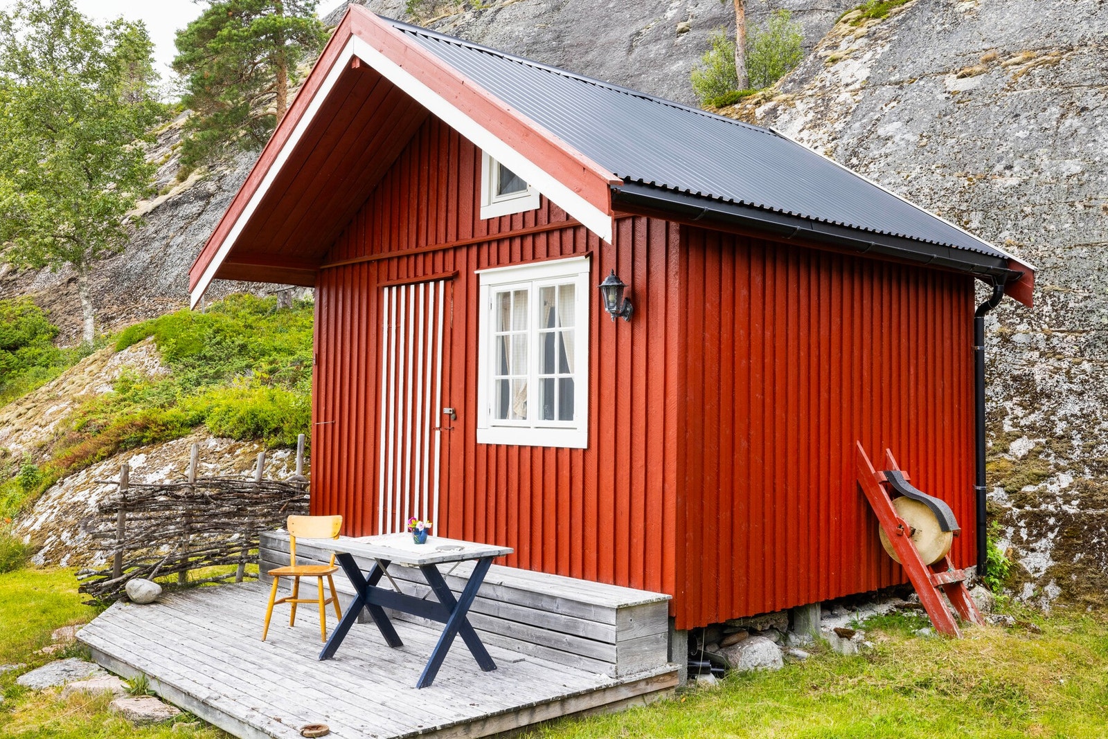 Trivelige uteomgivelser med fine soner for å oppsøke både sol og skygge Galleribilde