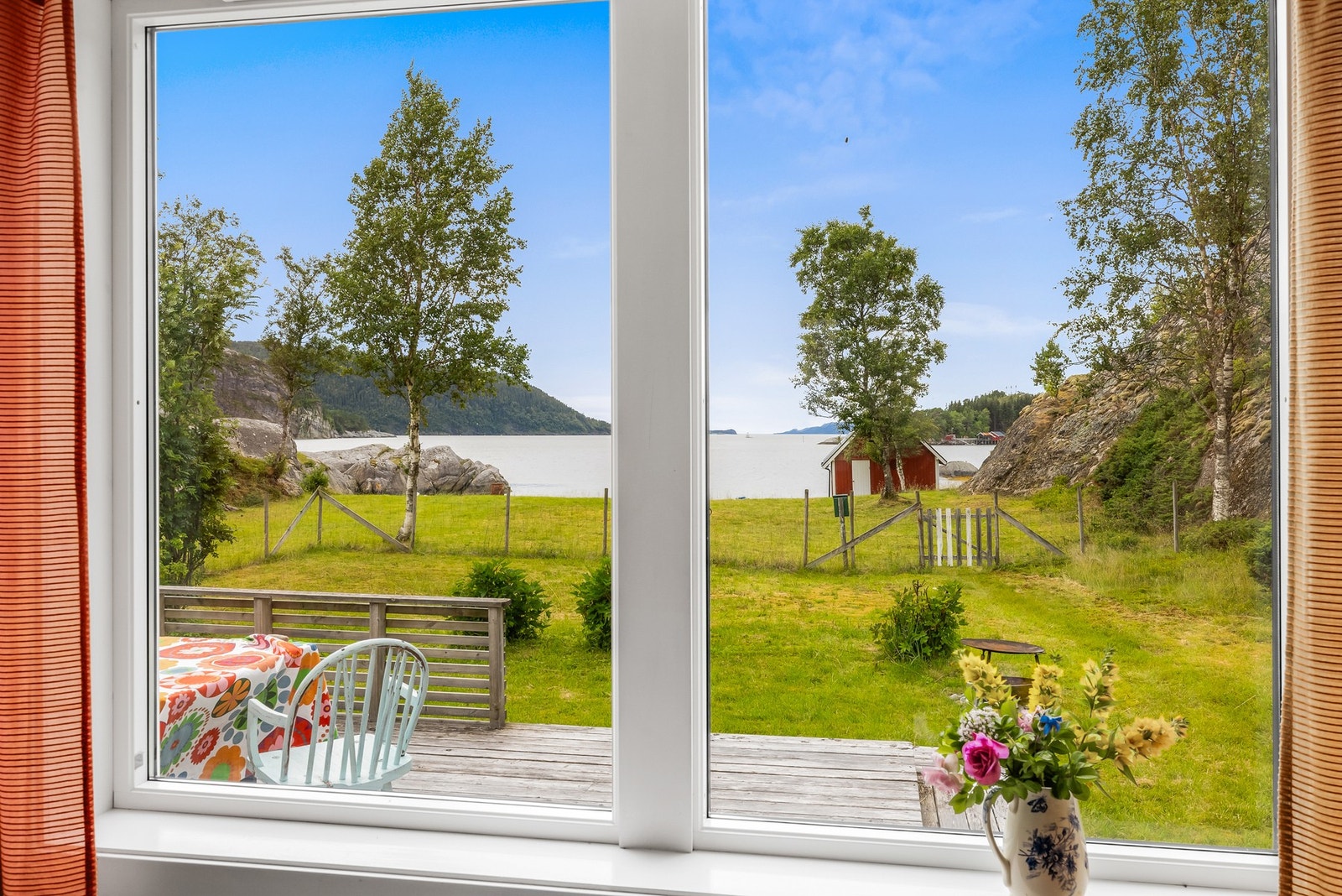 Omgivelsene nytes både inne og ute Galleribilde