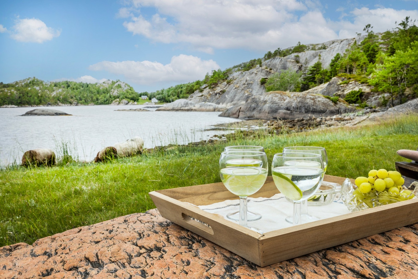 Tilbaketrukket med vakkert skue til sjø og natur Galleribilde
