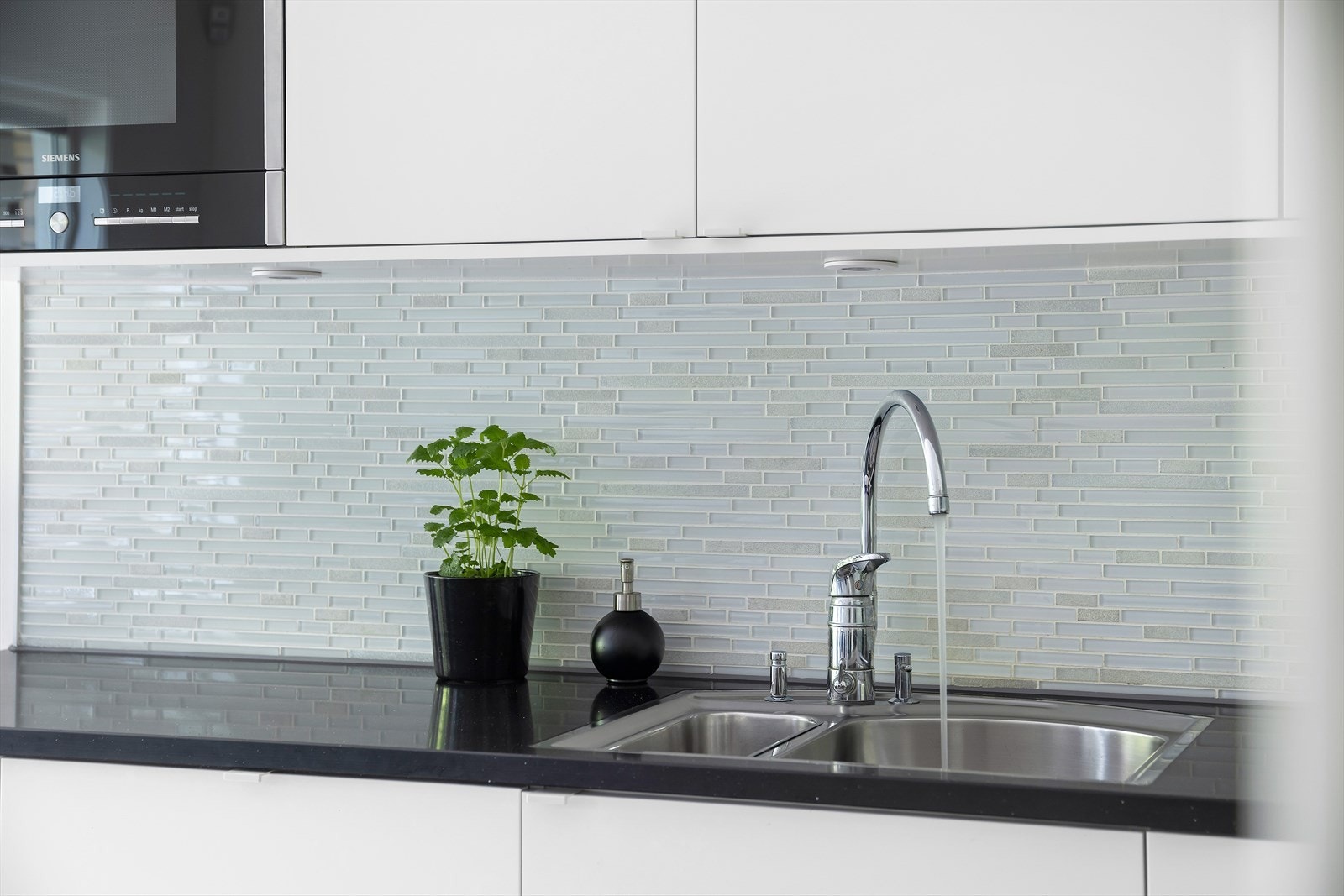 Komposittstein benkeplate med underlimt oppvaskkum. Galleribilde