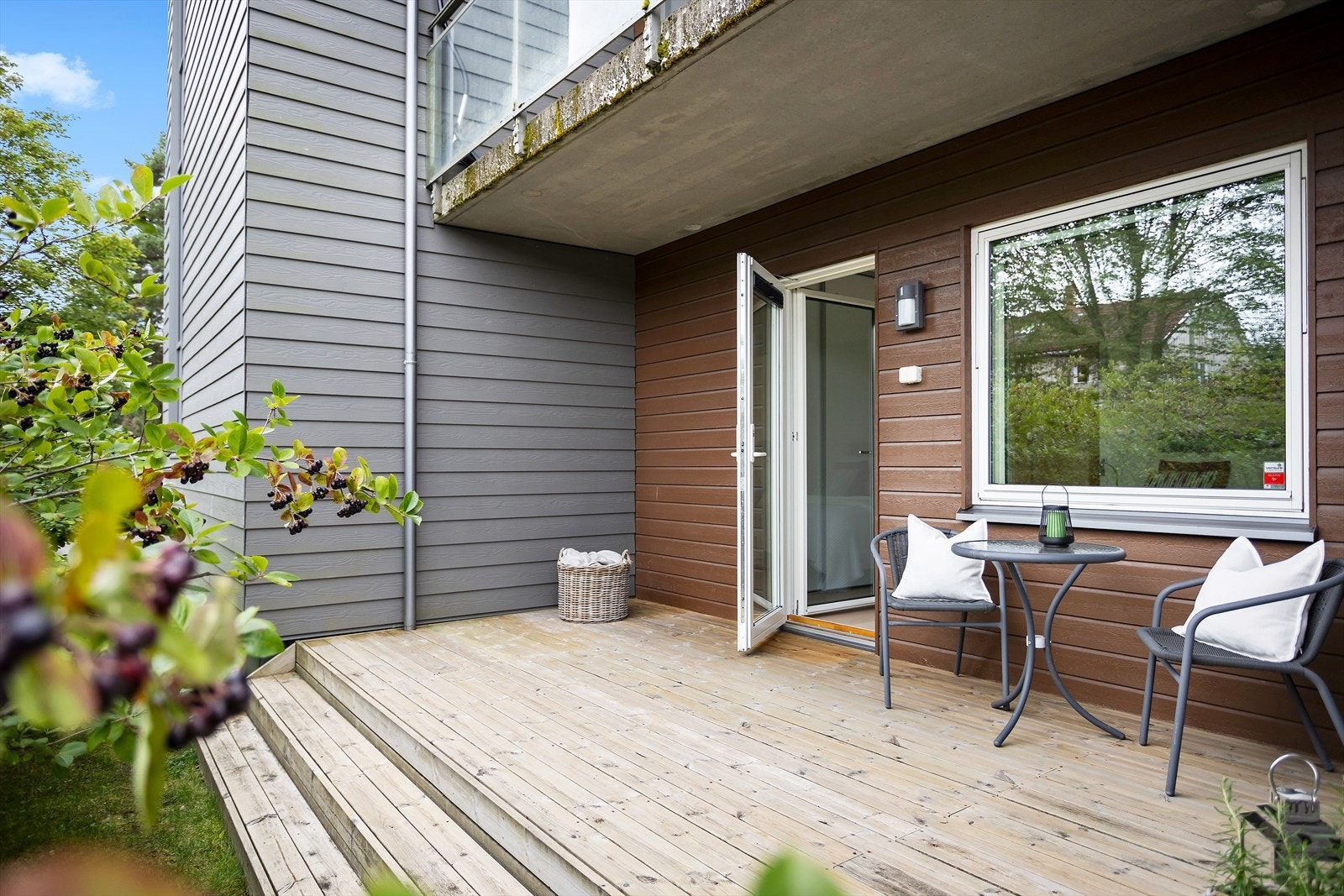 Fra soverommet er det direkte utgang til en østvendt terrasse, Galleribilde