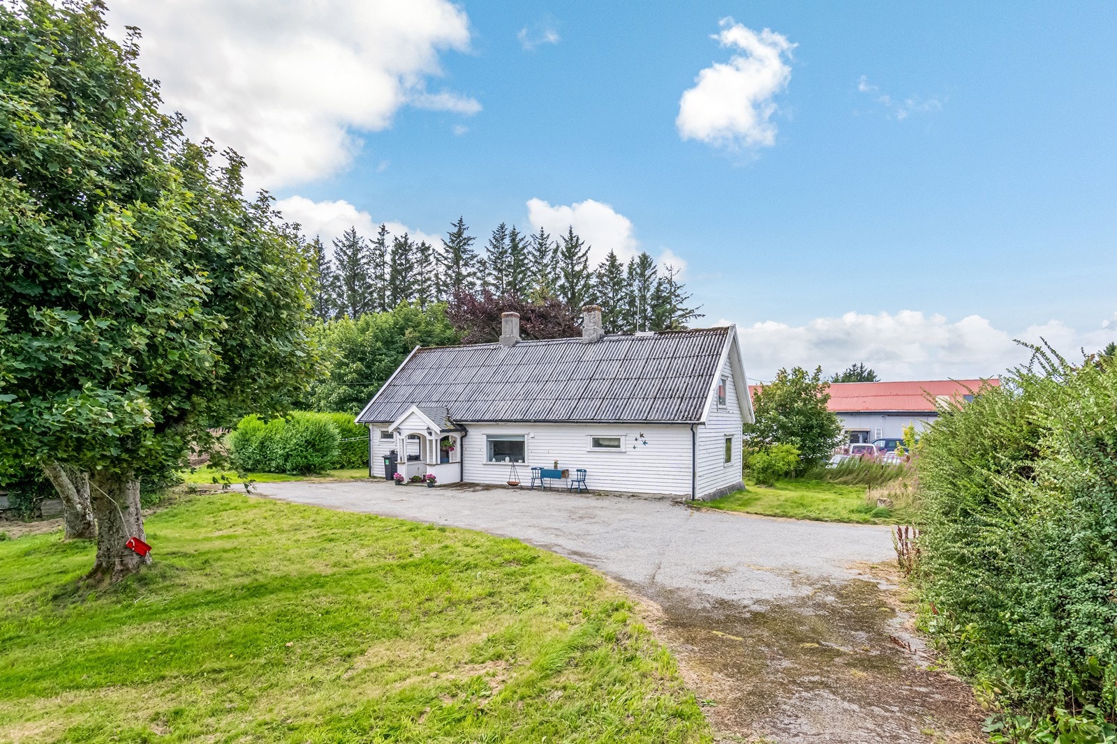 Koselig gårdstun Galleribilde