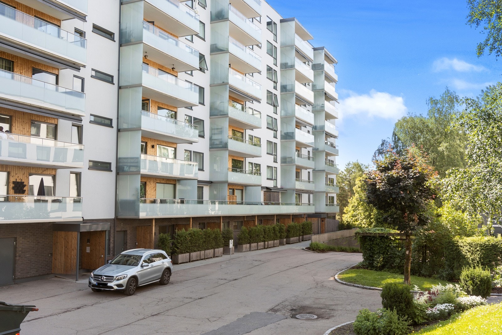 Setra borettslag ligger fint til med marka, butikker, offentlig transport og Røa sentrum m.m. innen gangavstand. Galleribilde