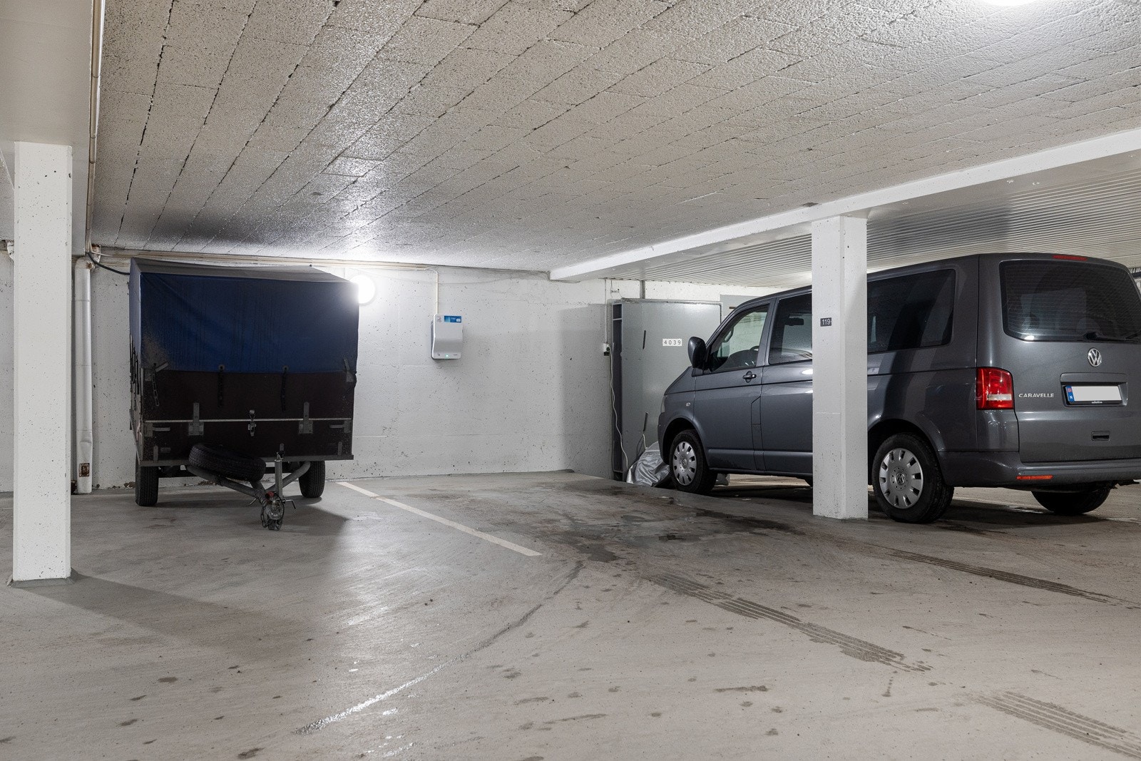 Det medfølger fast parkeringsplass i felles garasjeanlegg i Hovseterveien 70. Galleribilde