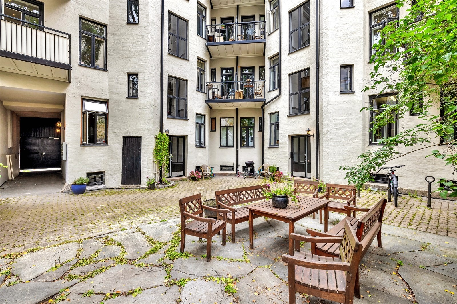 Bakgård Galleribilde