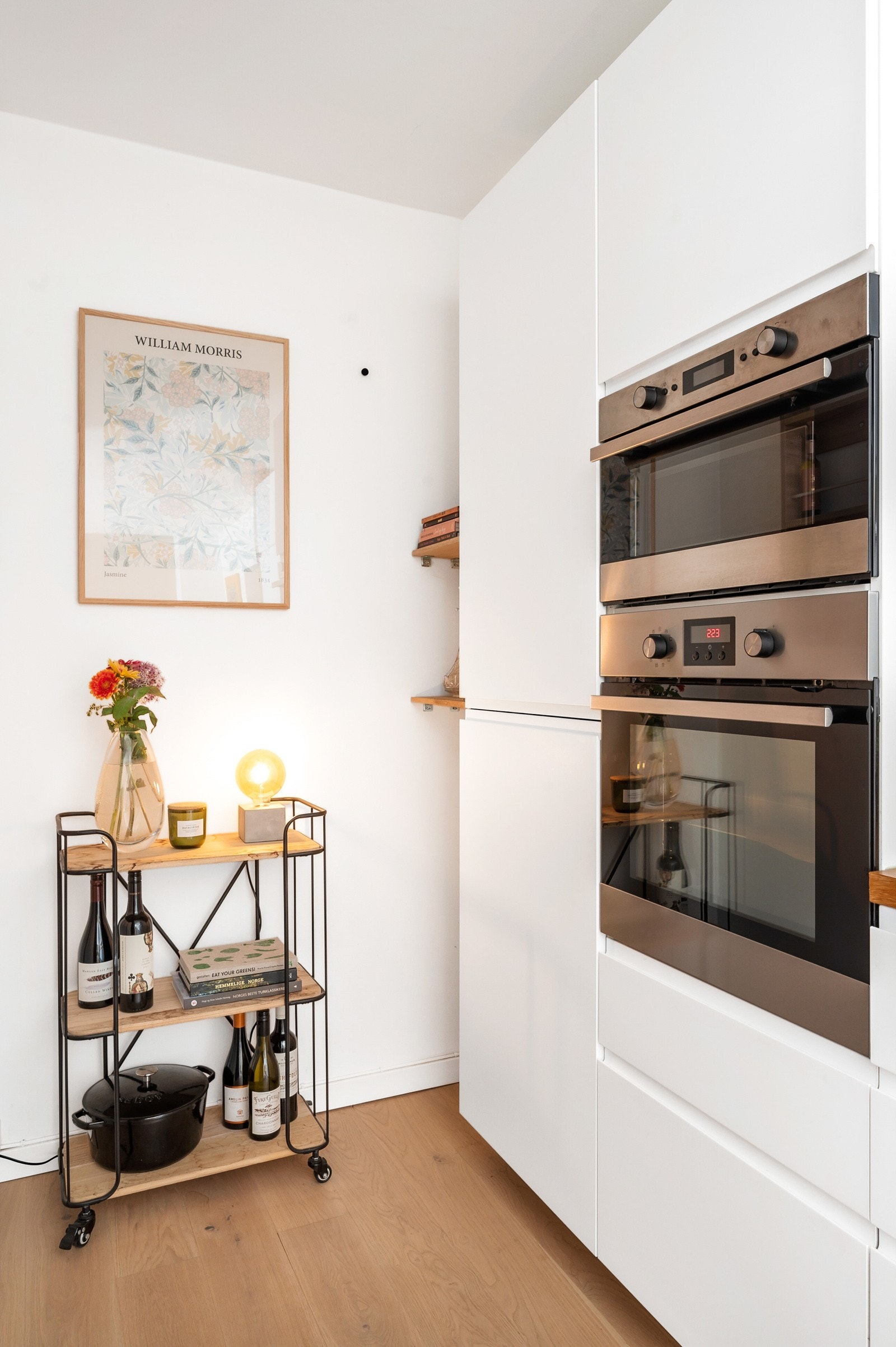 Alle hvitevarer på kjøkkenet vil du selvsagt få med på kjøpet. Galleribilde