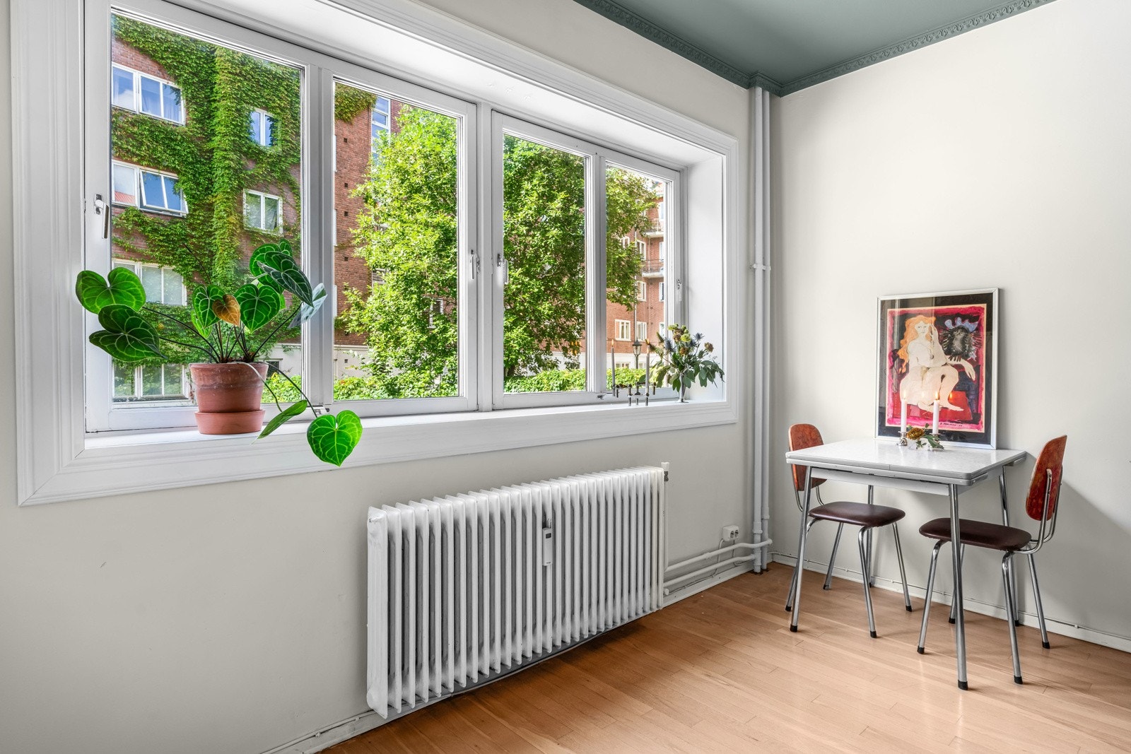 En skjermet beliggenhet, da boligen vender inn mot rolig bakgård. Galleribilde