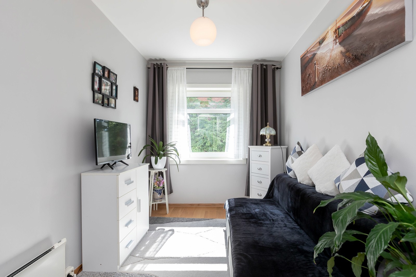 Soverom to kan fint benyttes til både gjester eller hjemmekontor Galleribilde
