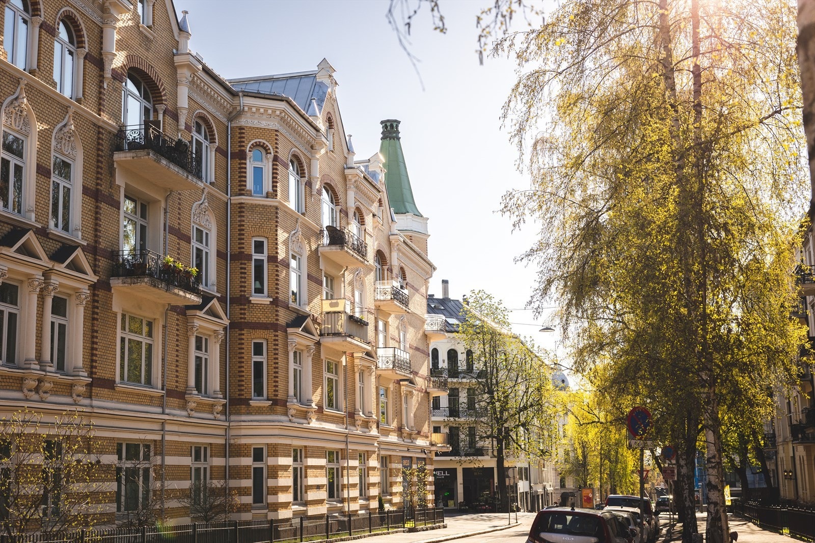 Fasjonabel Frognerbygård - Sameiet består av 19 boligseksjoner og 5 næringsseksjoner. Galleribilde