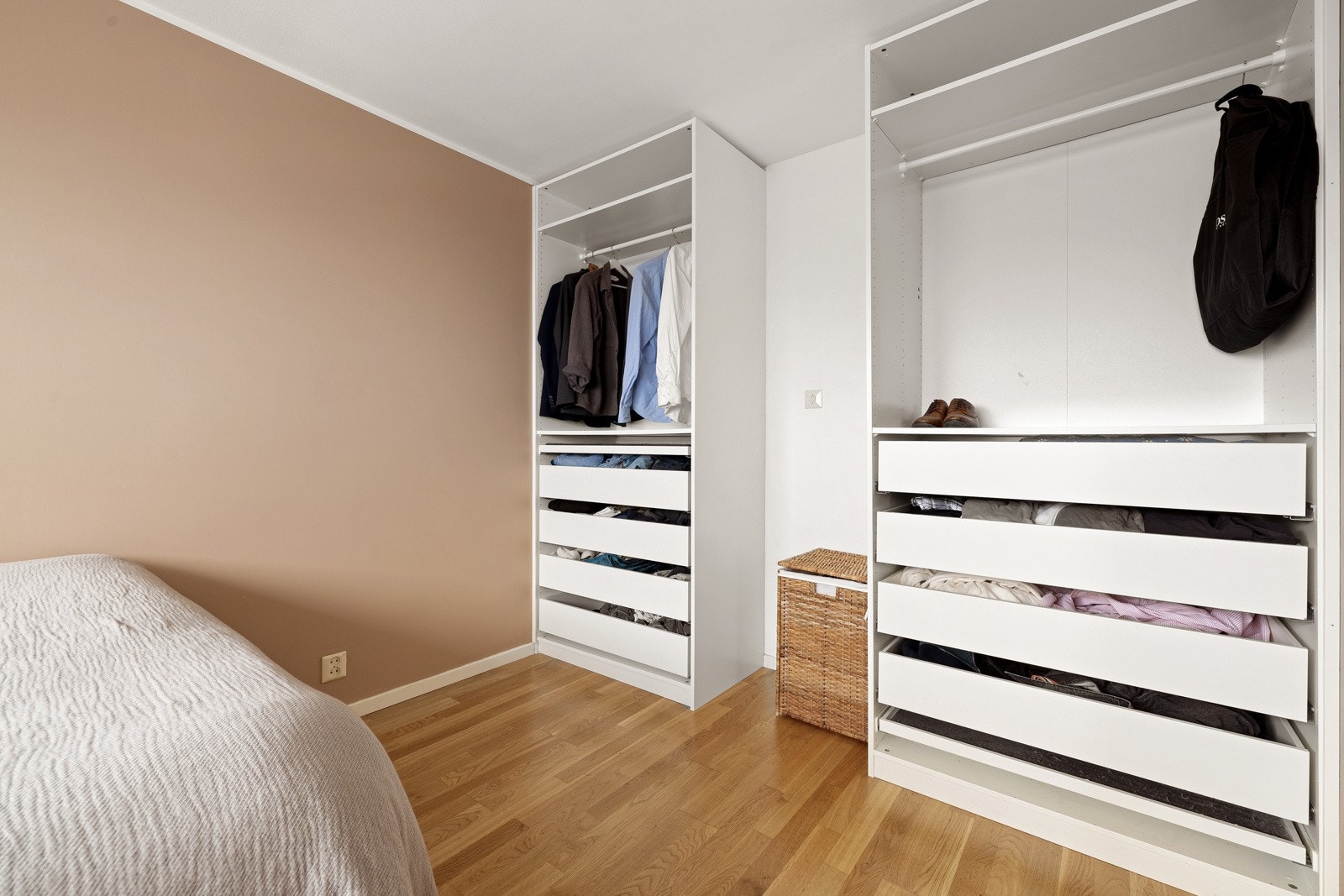 Hovedsoverommet er på 13,3 kvm. Her er det god plass til å innrede med både dobbeltseng og garderobeskap. Galleribilde