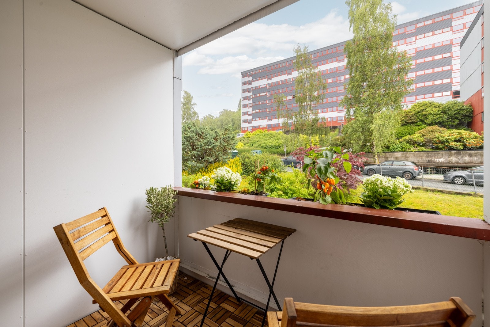 Balkongen er en fin forlengelse av kjøkkenet. Galleribilde