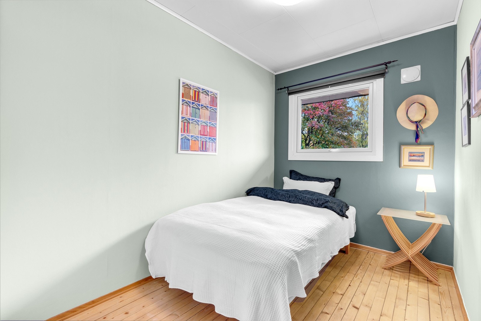 De øvrige rommene ligger i boligens 2. etasje og er av litt mindre størrelse. Galleribilde