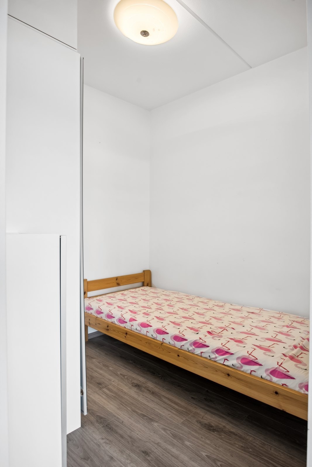 Leiligheten byr på et sovealkove av god størrelse. Her er det god plass til seng med tilhørende møblement. Galleribilde