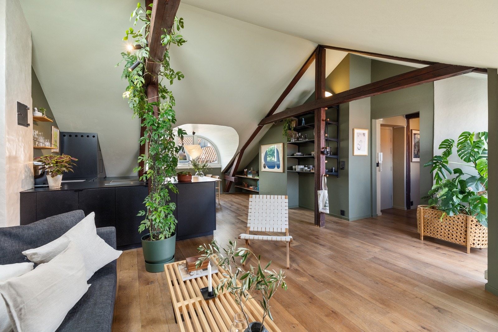 Leiligheten er usjenert, luftig, lys og veldig godt egnet til å være sosial Galleribilde