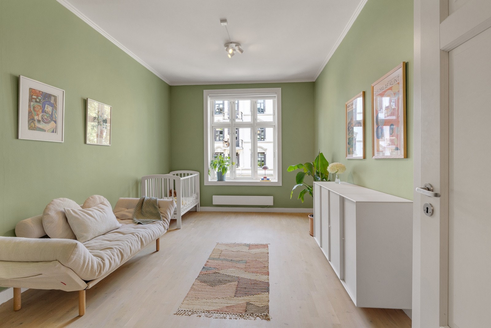 Soverom II er av svært god størrelse og kan selvsagt også fint brukes som hovedsoverom. Galleribilde