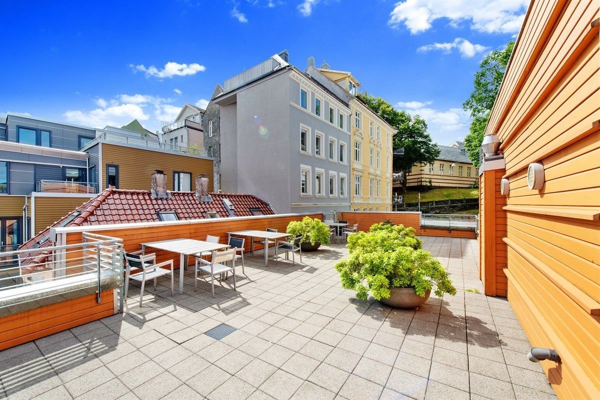 Takterrassen er hele 85 kvm og har gode solforhold Galleribilde