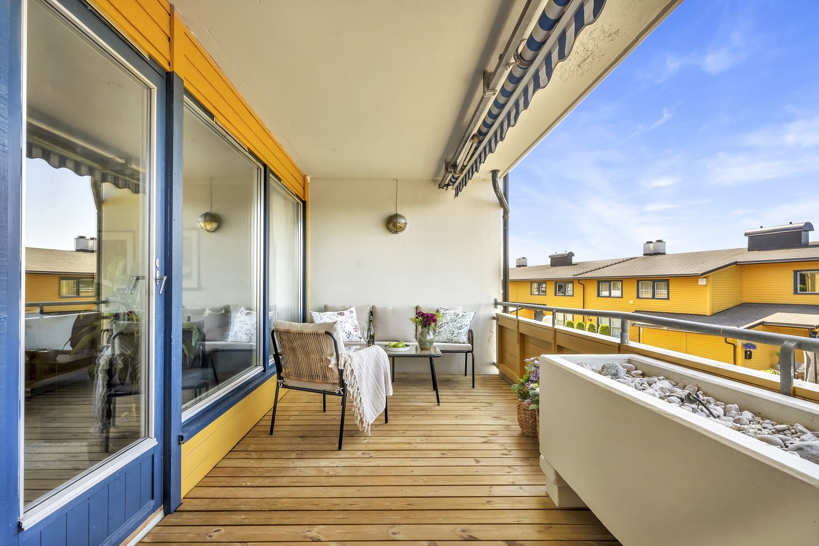 Fra stuen er det utgang til en fantastisk terrasse på hele 13 kvm. Galleribilde