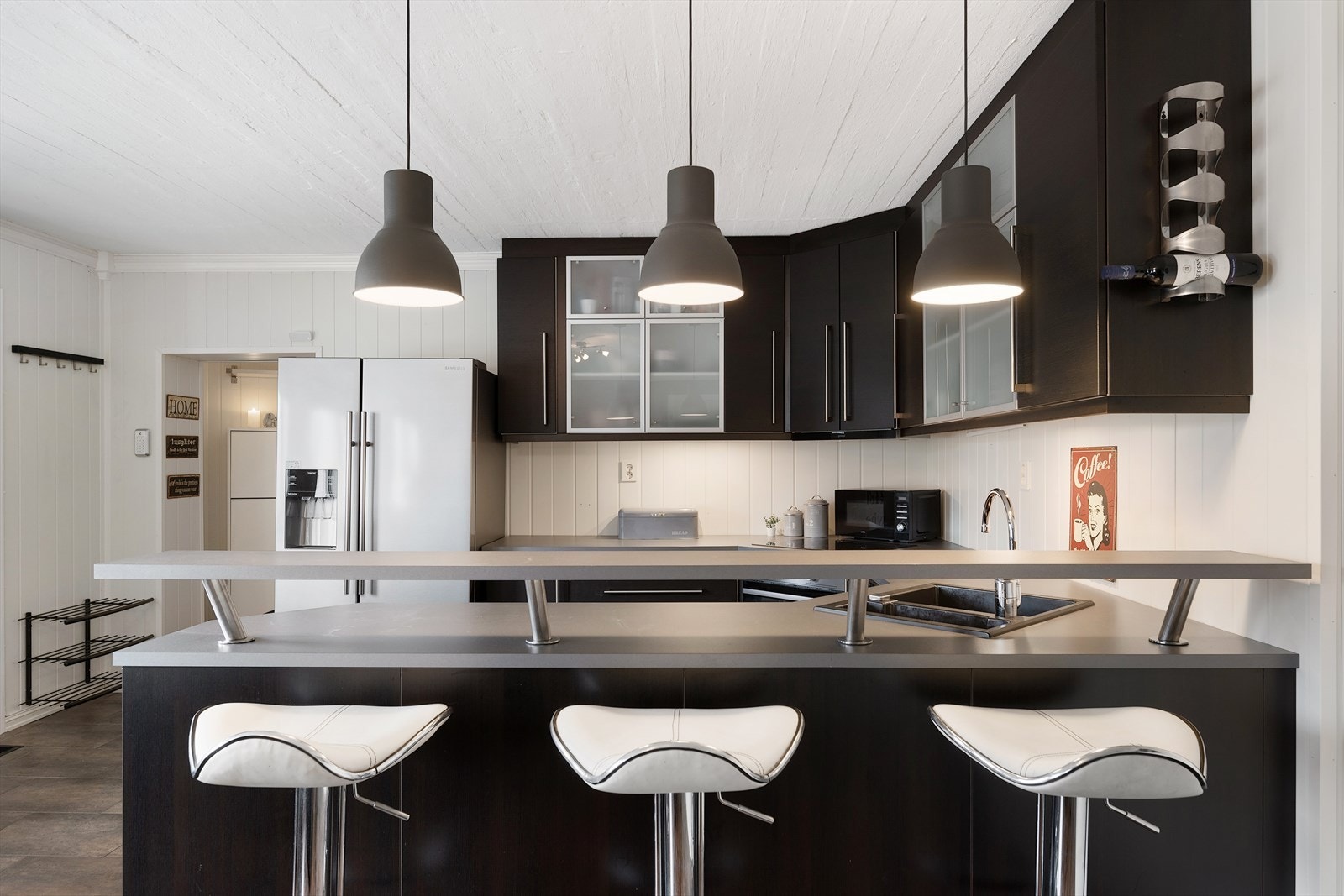 Det godt med benk og skapplass samt en barløsning Galleribilde