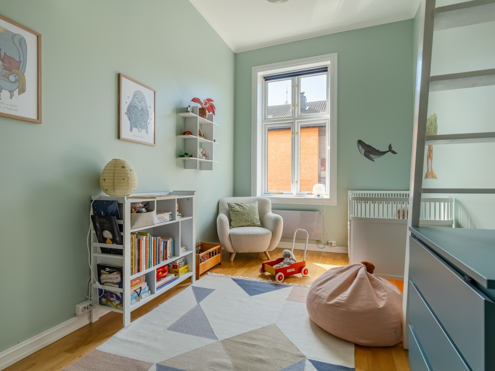 Rommet er av fin størrelse. Det kan fint brukes til barnerom, gjesterom og kontor. Galleribilde