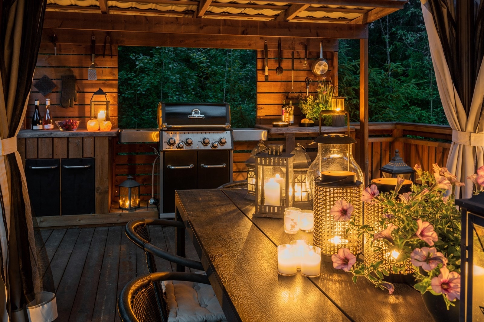 Kveldsstemning på terrassen. Galleribilde