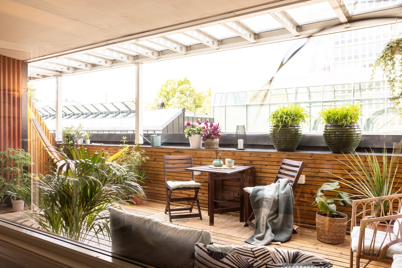 Lekker og gjennomgående 4-roms med utgang til stor vestvendt terrasse på hele 20 kvm Galleribilde