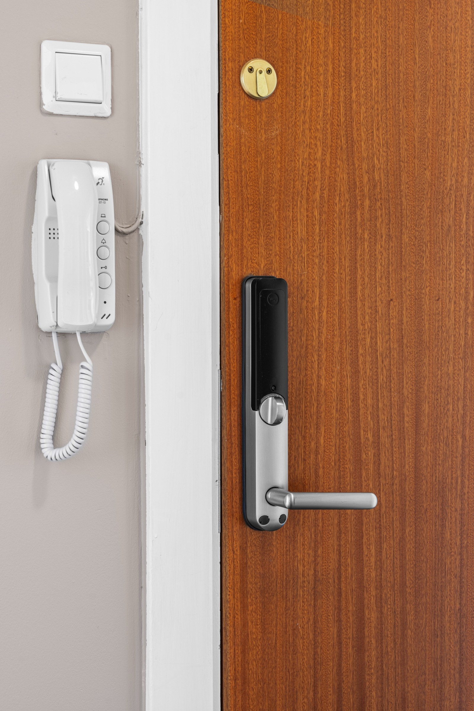 Yale doorman installert. Galleribilde