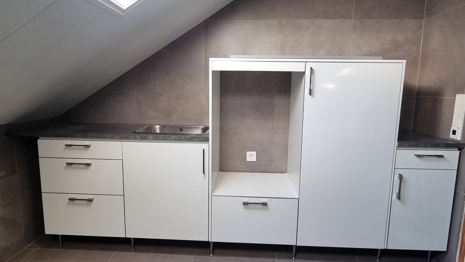 Nyoppusset bad - selgers bilder Galleribilde