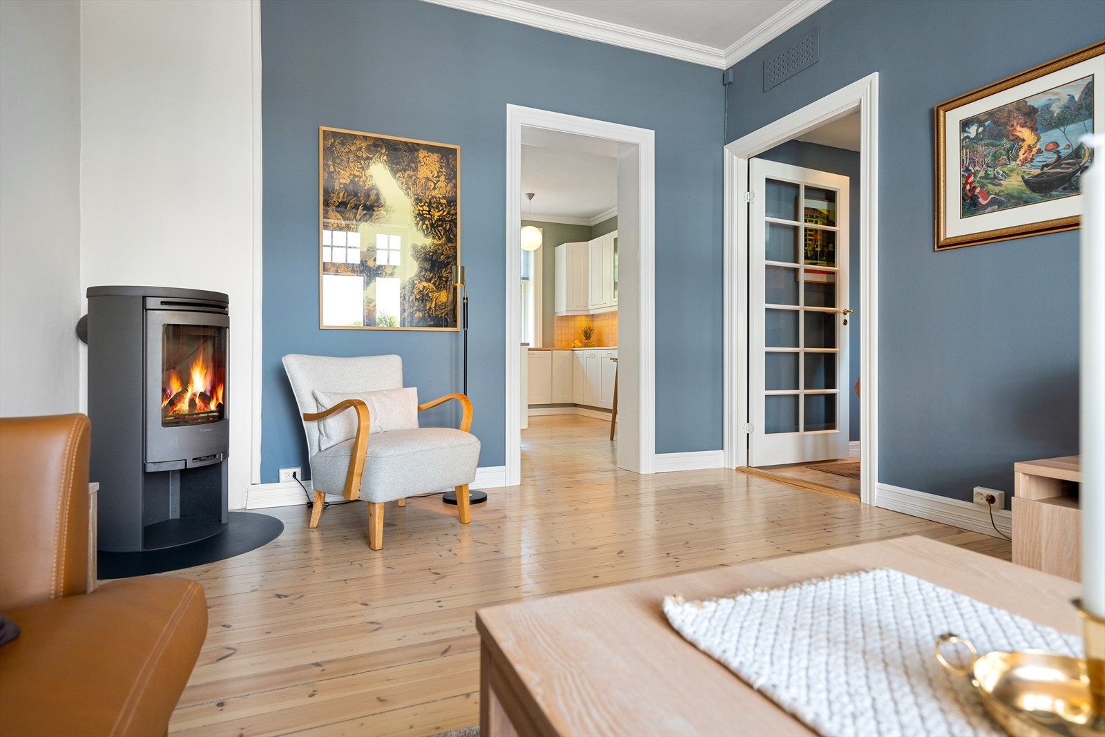 Her har du en velholdt og gjennomført leilighet med tregulv og behagelige fargevalg Galleribilde