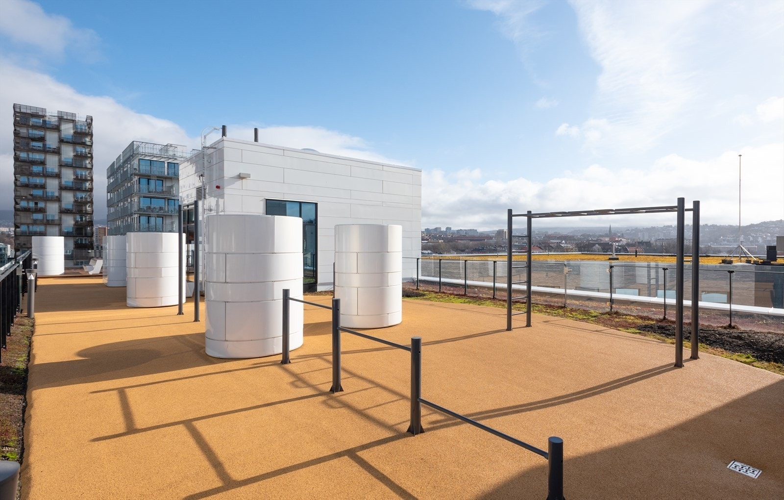 Leilighetene deler en spektakulær, felles takterrasse, som er skapt for urbane mennesker Galleribilde