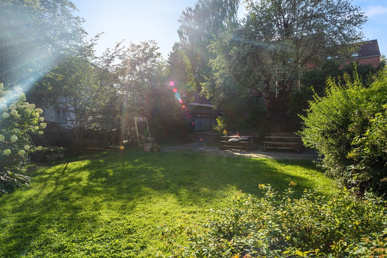 Solrik hageidyll i et veldrevet og hyggelig borettslag. Galleribilde