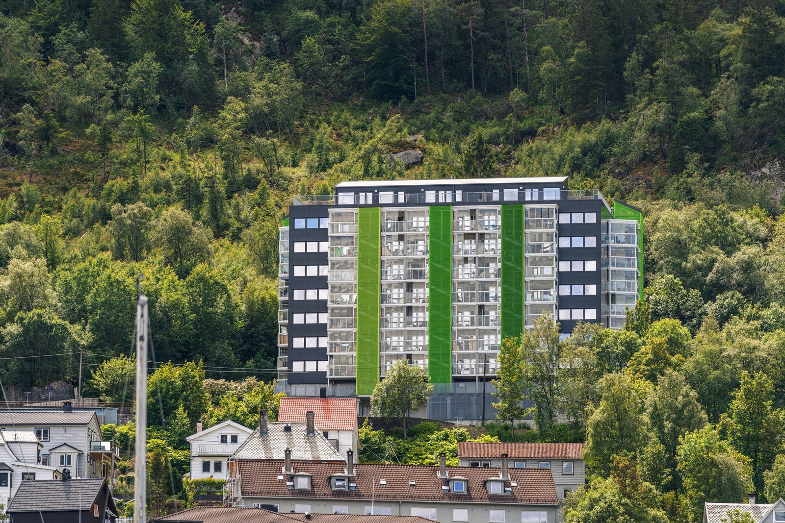 Gangavstand til Bergen sentrum og busstopp rett utenfor. Galleribilde