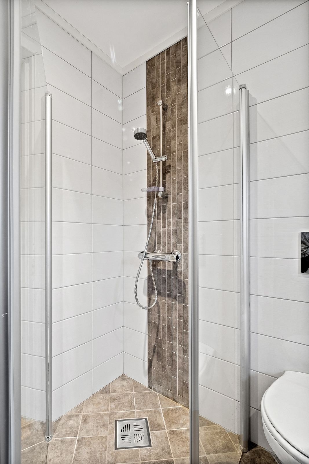 Bad med moderne innredning. Galleribilde