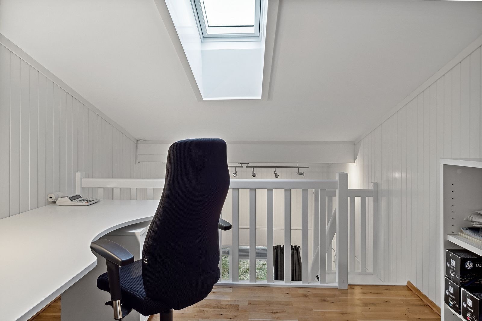 Hems med takvindu Galleribilde