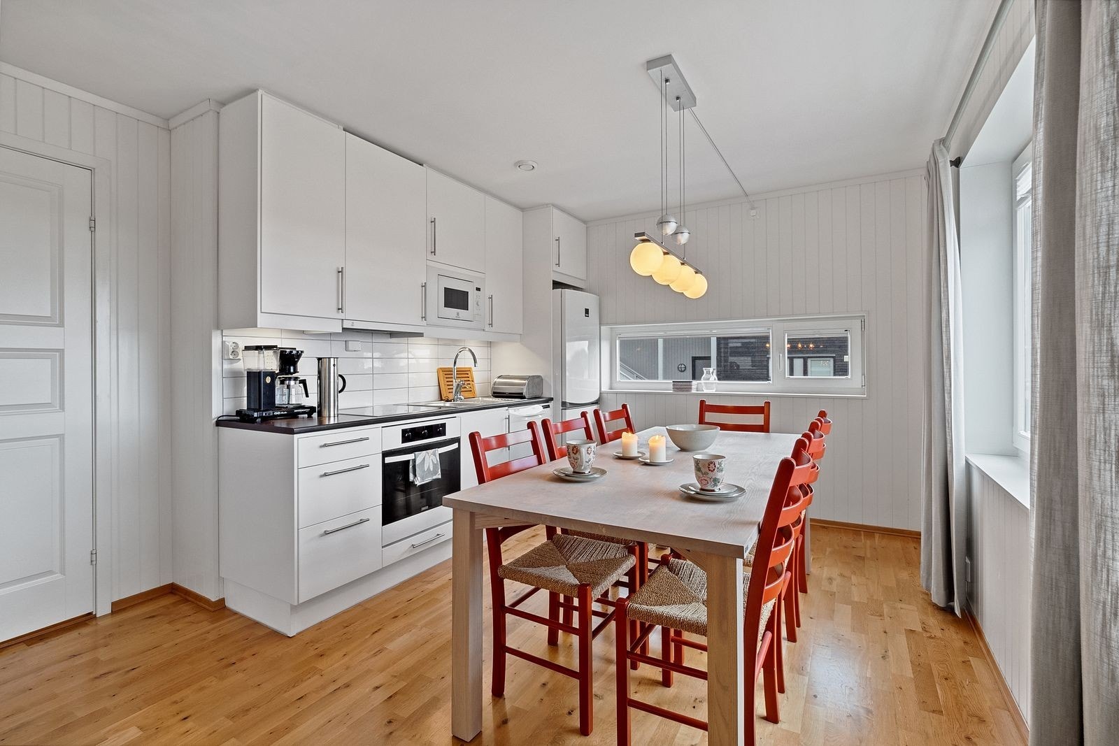 Kjøkken og spiseplass Galleribilde