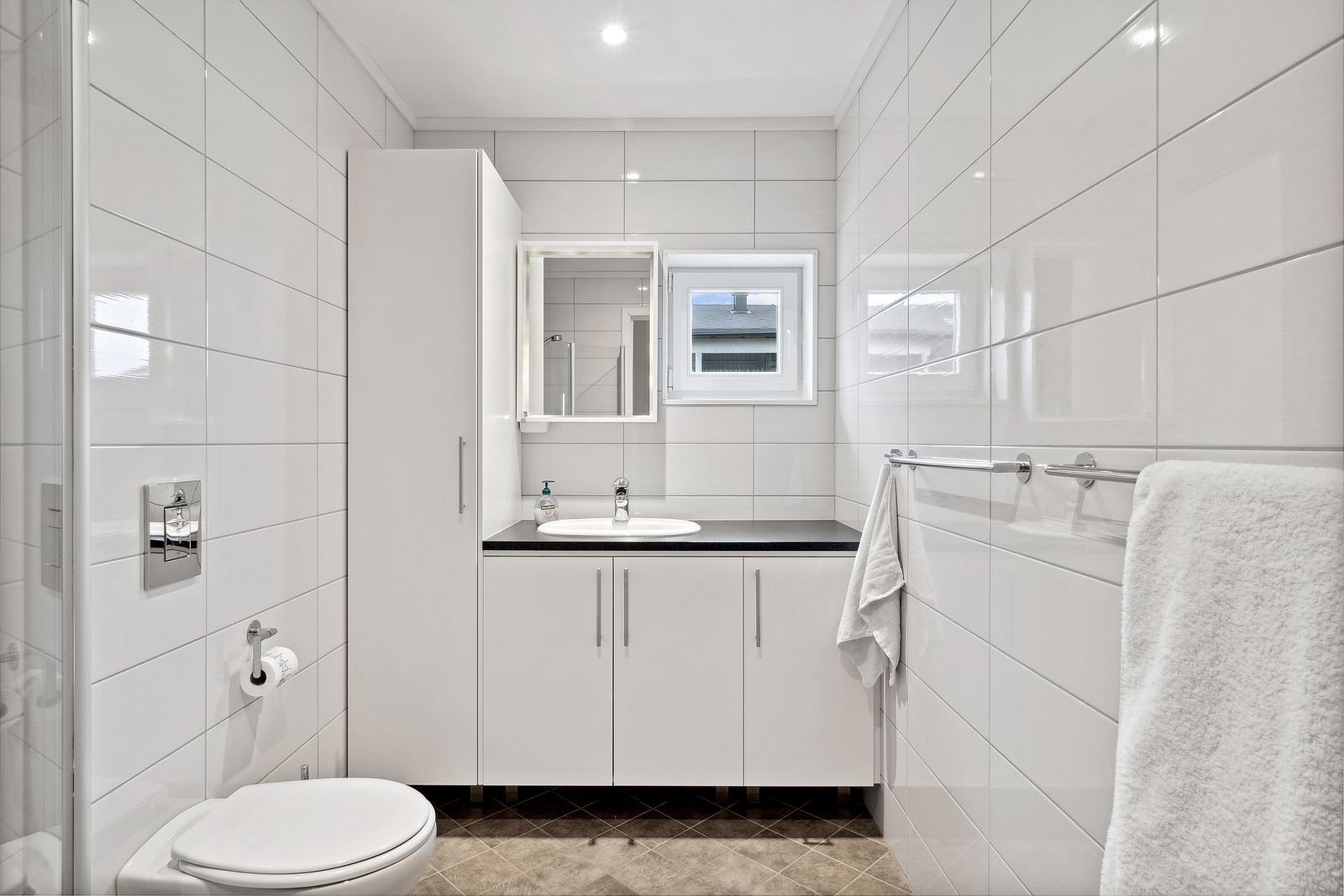 Bad med moderne innredning. Galleribilde