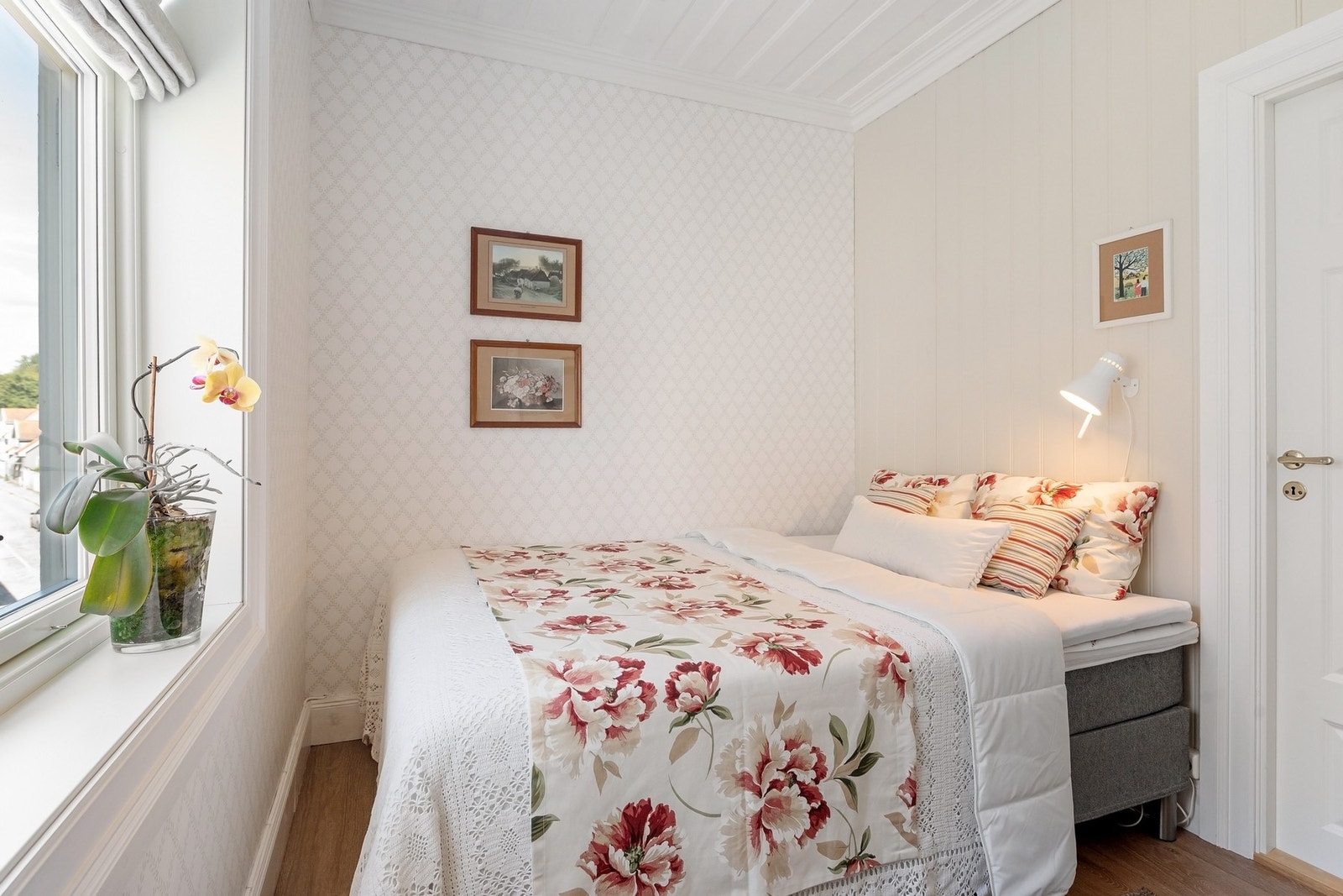 Soverom 2 har tilknytning til walk-in garderobe Galleribilde