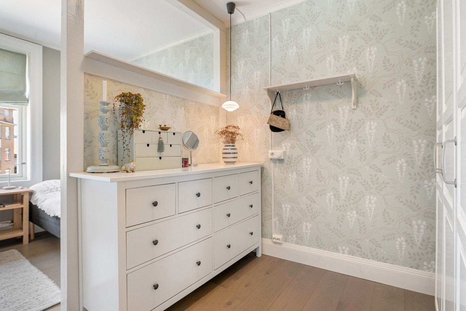 Soverom 3 har skillevegg til garderobedel Galleribilde