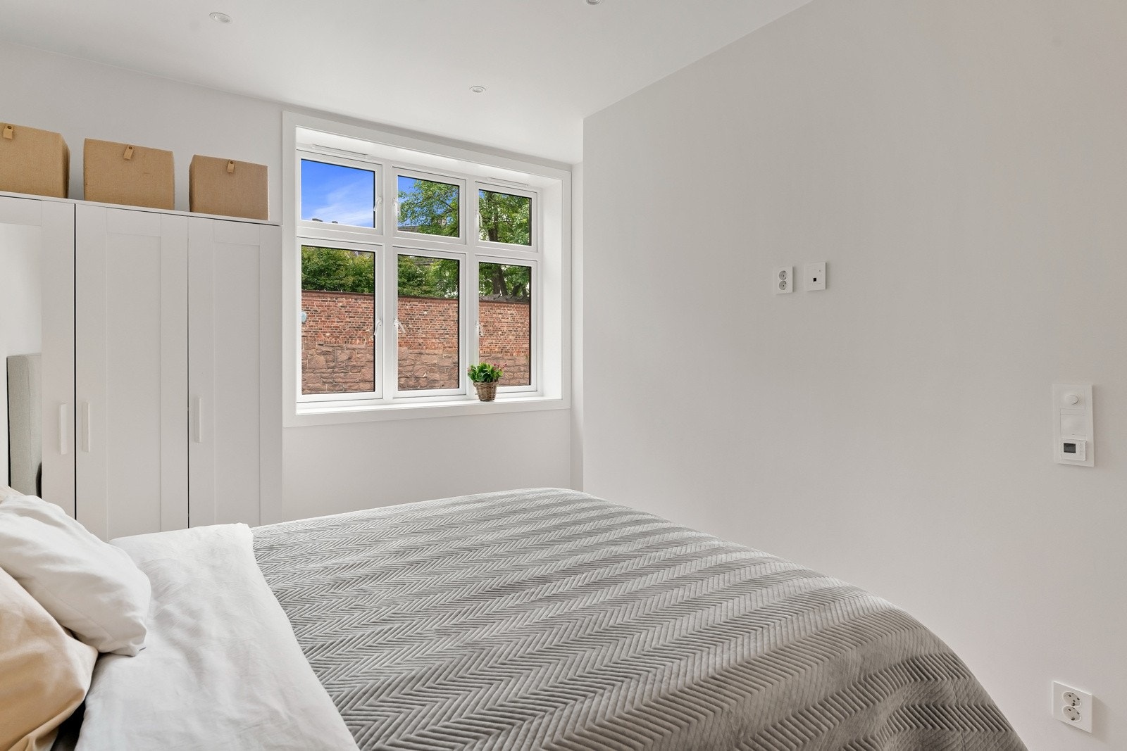 Stor vindusflate som slipper til rikelig med natulig lys, Galleribilde