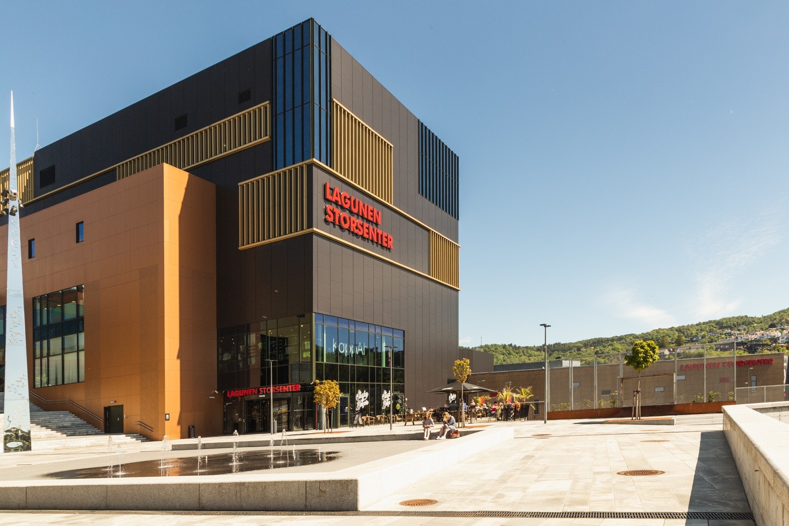 Det kort vei til buss 67 som har hyppige avganger i rushtiden som går til lagunen / sentrum. Galleribilde