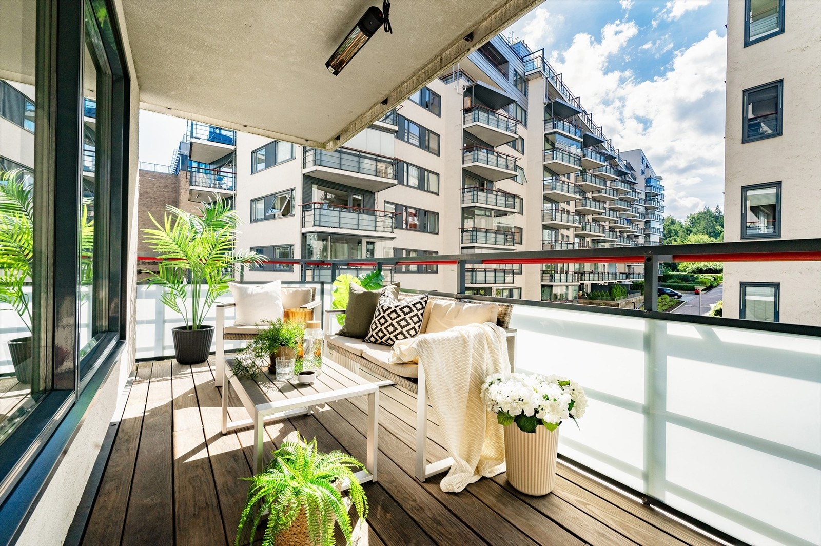 Tom Martinsen v/ Eiendomsmegler Krogsveen har gleden av å presentere Karenslyst allé 40! Galleribilde